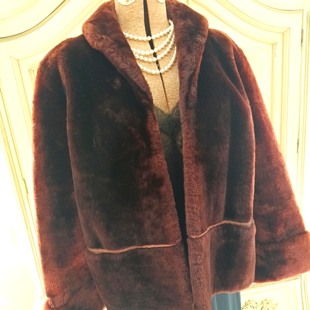 FABULOUS,, VINTAGE "BULLOCK'S LOS ANGELOS" RICH BROWN MOUTON SWING JACKET!
